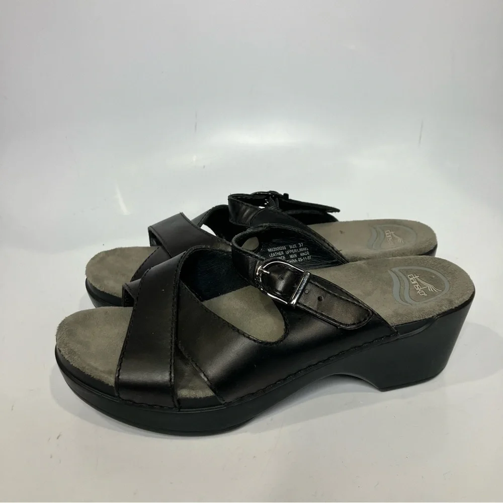 Dansko black leather clog sandals slip on womens size 37 6.5 casual comfort shoe